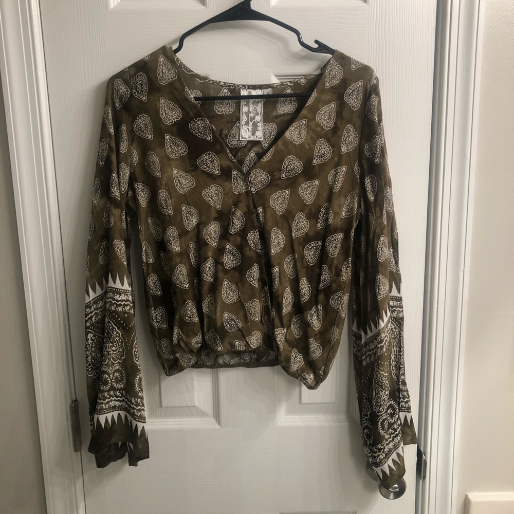 Sadie & sage green and white top